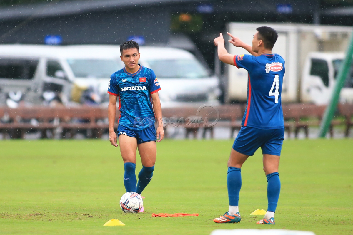 Cái bắt tay đáng nhớ của 2 HLV đưa bóng đá Việt Nam tham dự World Cup 5