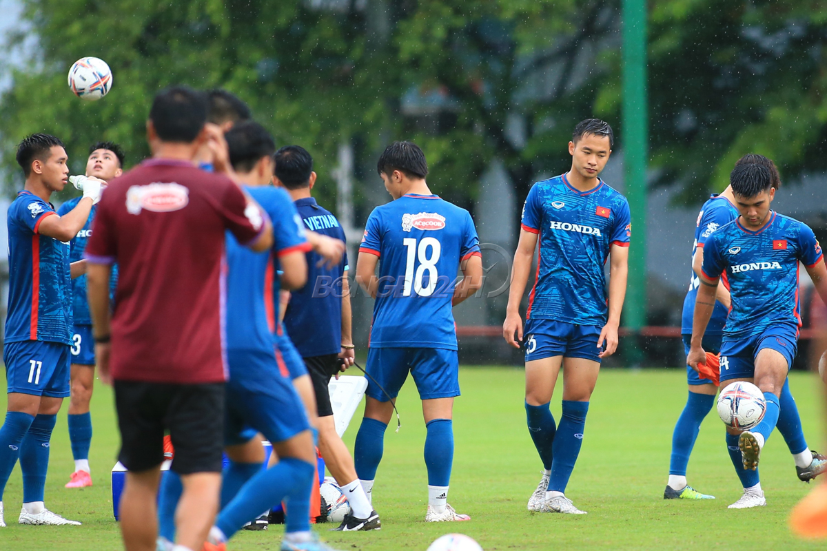 Cái bắt tay đáng nhớ của 2 HLV đưa bóng đá Việt Nam tham dự World Cup 6