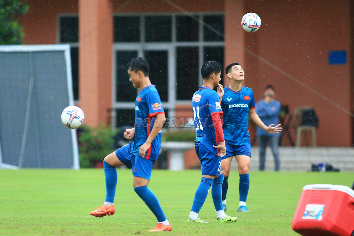 Cái bắt tay đáng nhớ của 2 HLV đưa bóng đá Việt Nam tham dự World Cup 7