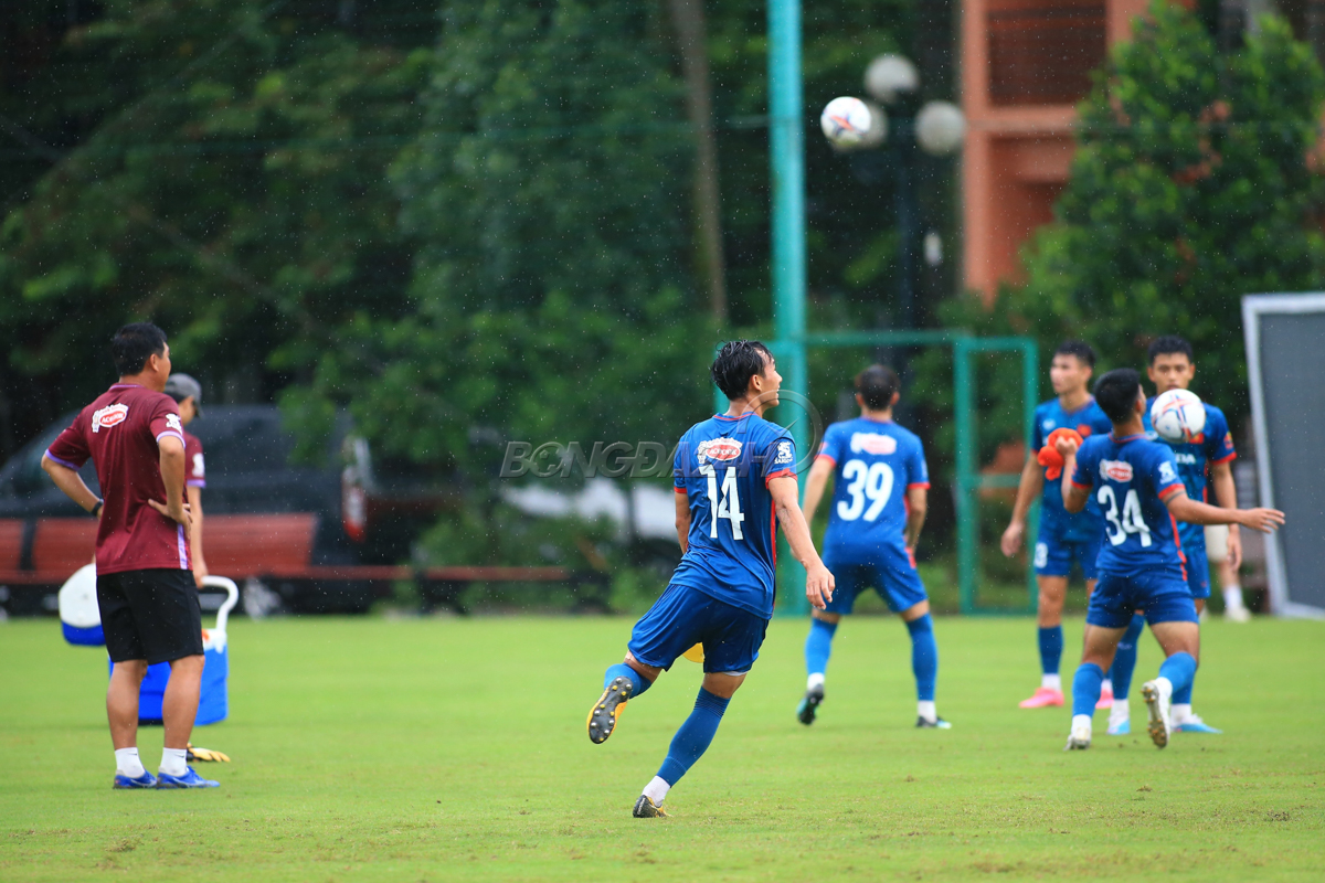 Cái bắt tay đáng nhớ của 2 HLV đưa bóng đá Việt Nam tham dự World Cup 8