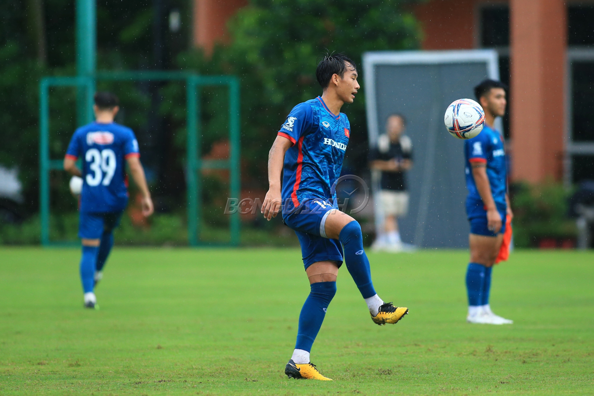 Cái bắt tay đáng nhớ của 2 HLV đưa bóng đá Việt Nam tham dự World Cup 9