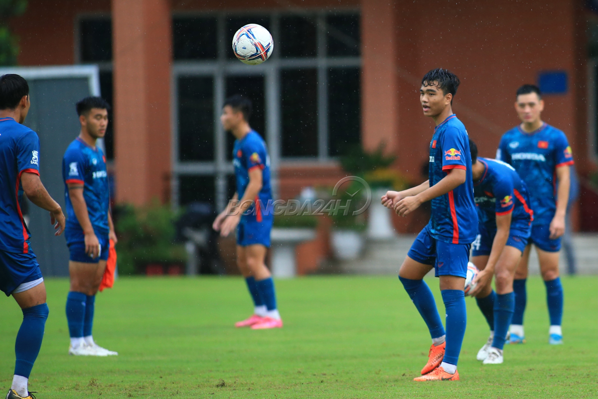 Cái bắt tay đáng nhớ của 2 HLV đưa bóng đá Việt Nam tham dự World Cup 10