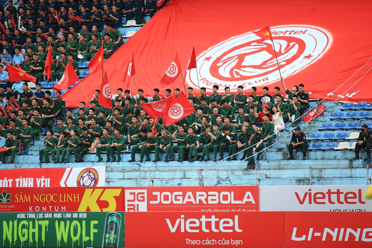 Cầu thủ Viettel thất vọng khi hết cửa vô địch 2