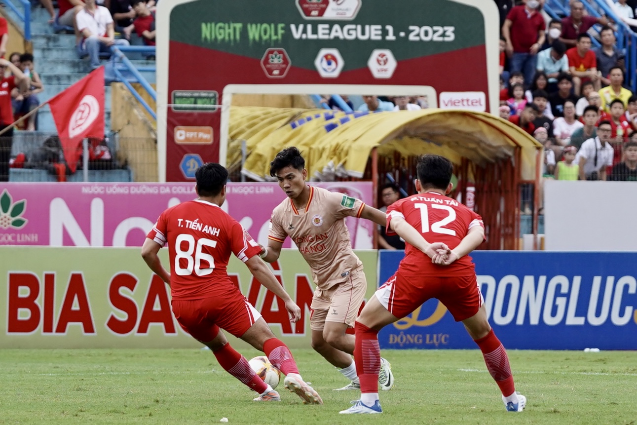 Được nhường đá phạt đền, Quang Hải phá dớp 8 trận tịt ngòi 7