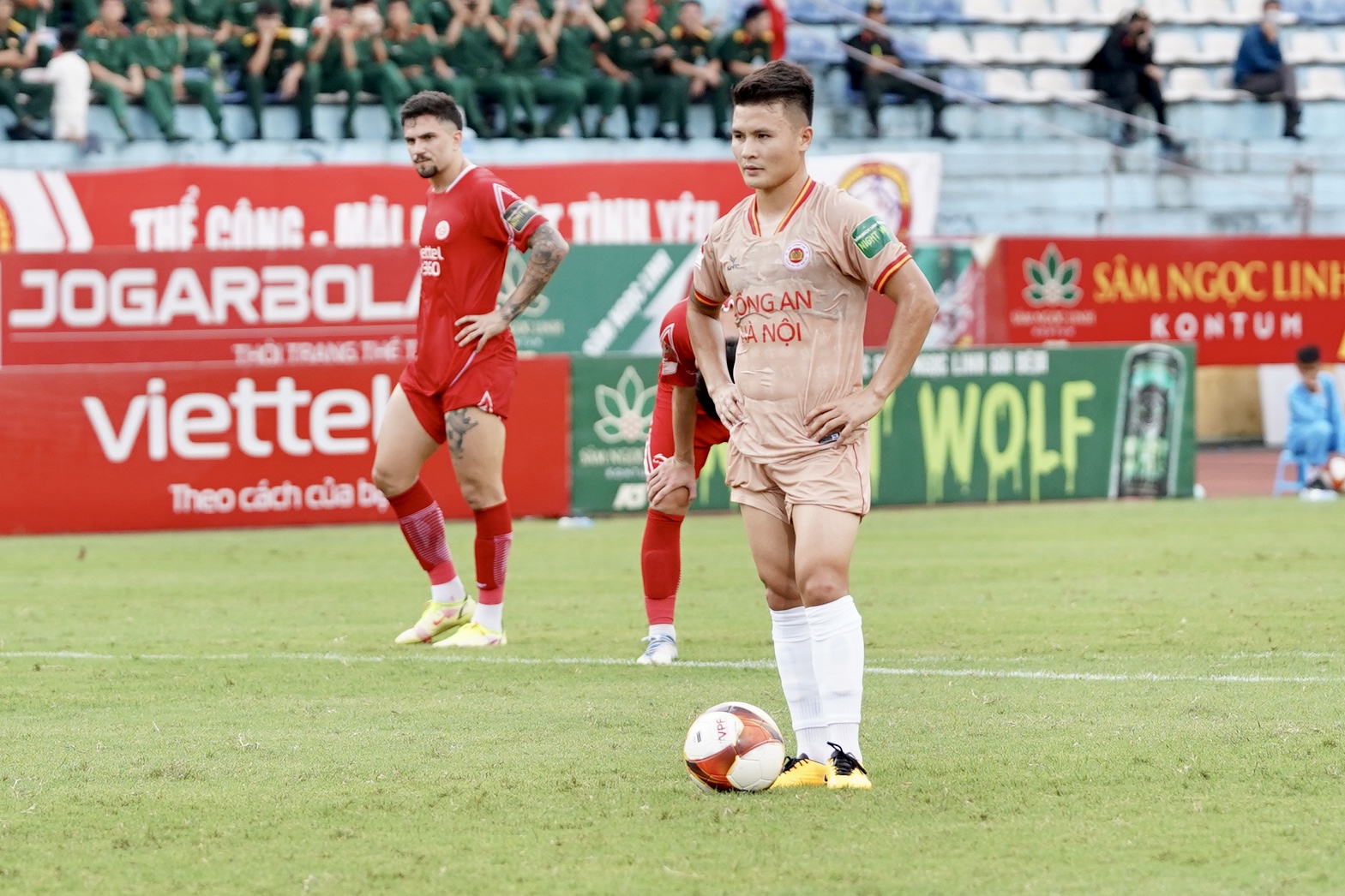 Được nhường đá phạt đền, Quang Hải phá dớp 8 trận tịt ngòi 3