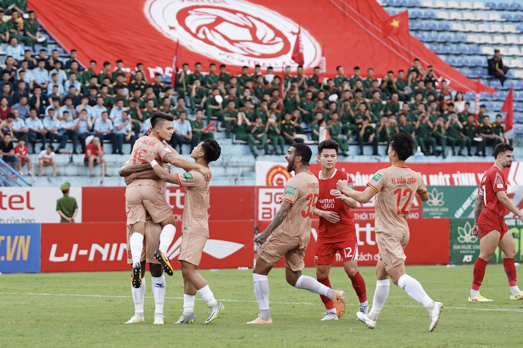 Được nhường đá phạt đền, Quang Hải phá dớp 8 trận tịt ngòi 4