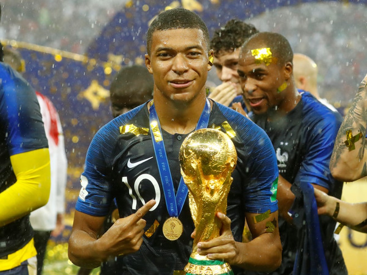 Kylian Mbappe Khi chiếc áo Paris Saint-Germain đã quá chật chội 1 Kylian Mbappe Khi chiếc áo Paris Saint-Germain đã quá chật chội 1
