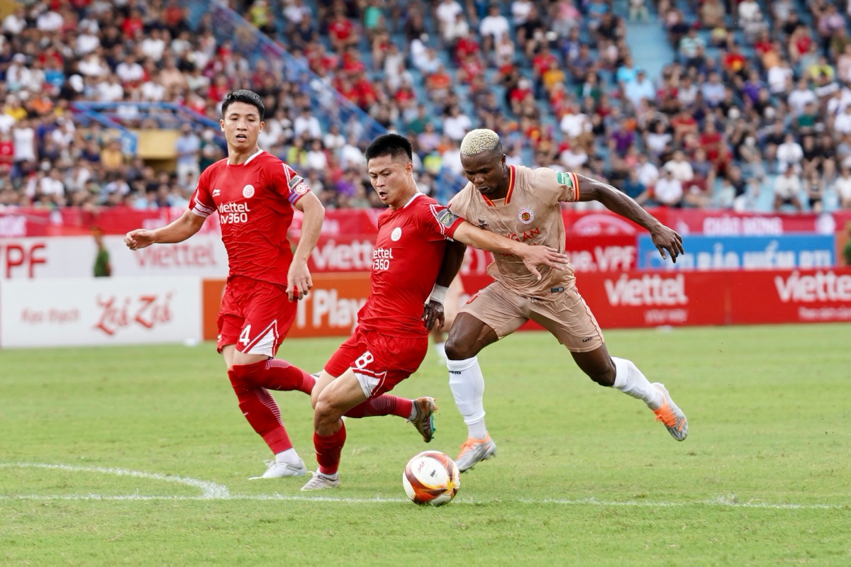 Ngoại binh rực sáng, Công an Hà Nội chạm một tay vào chức vô địch 2