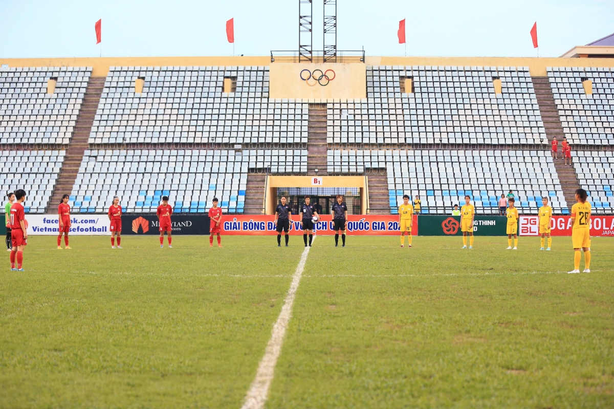 Cầu thủ U19 nữ Quốc gia tưởng niệm thành viên HAGL 1