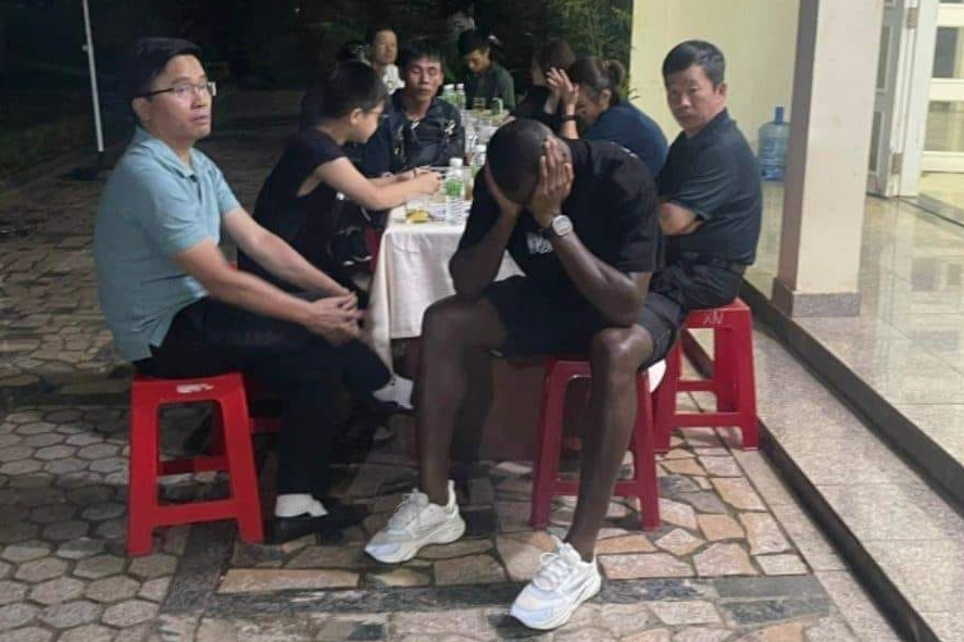 Brandao tro lai Gia Lai dua tang dong doi