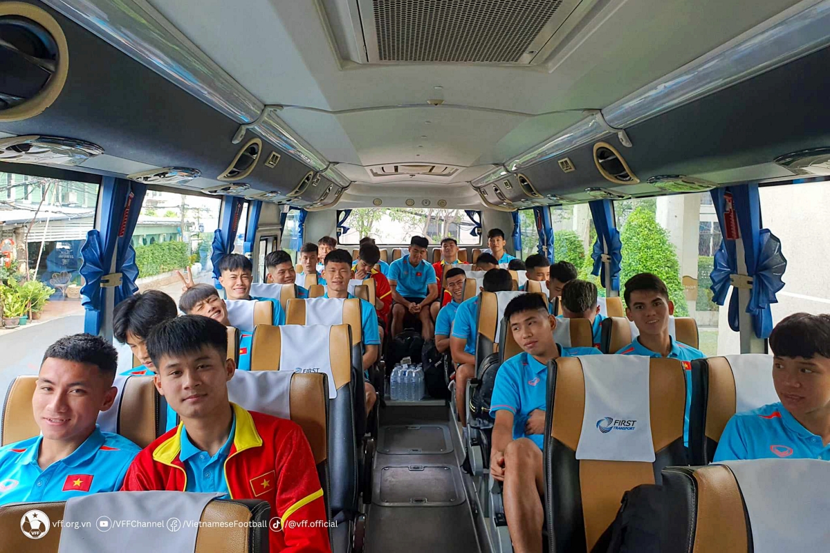 ĐT U23 Việt Nam lên đường sang Rayong dT U23 Viet Nam len duong sang Rayong