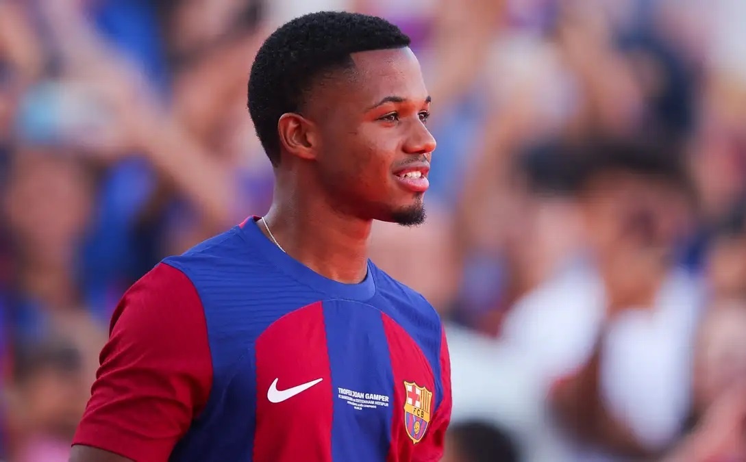 Lamine Yamal Thế giới trên vai chàng trai 16 3