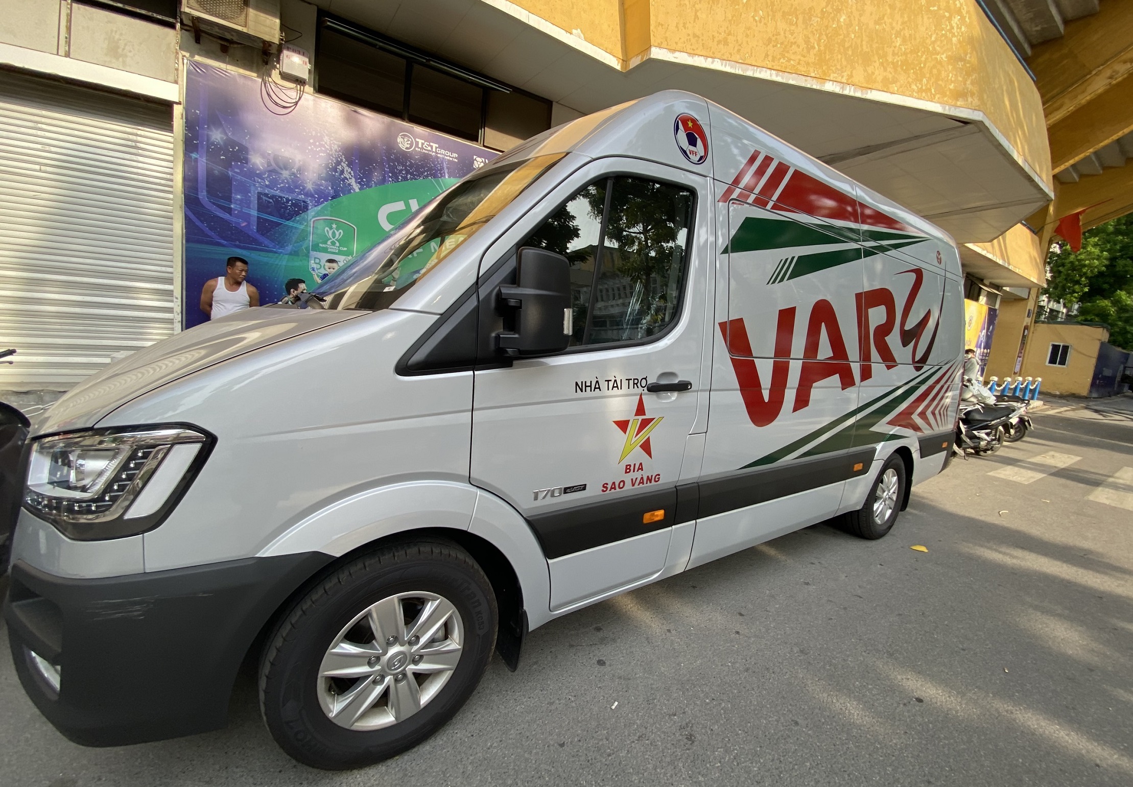 Bong da Viet Nam sap nhan them hai xe VAR. anh: VPF