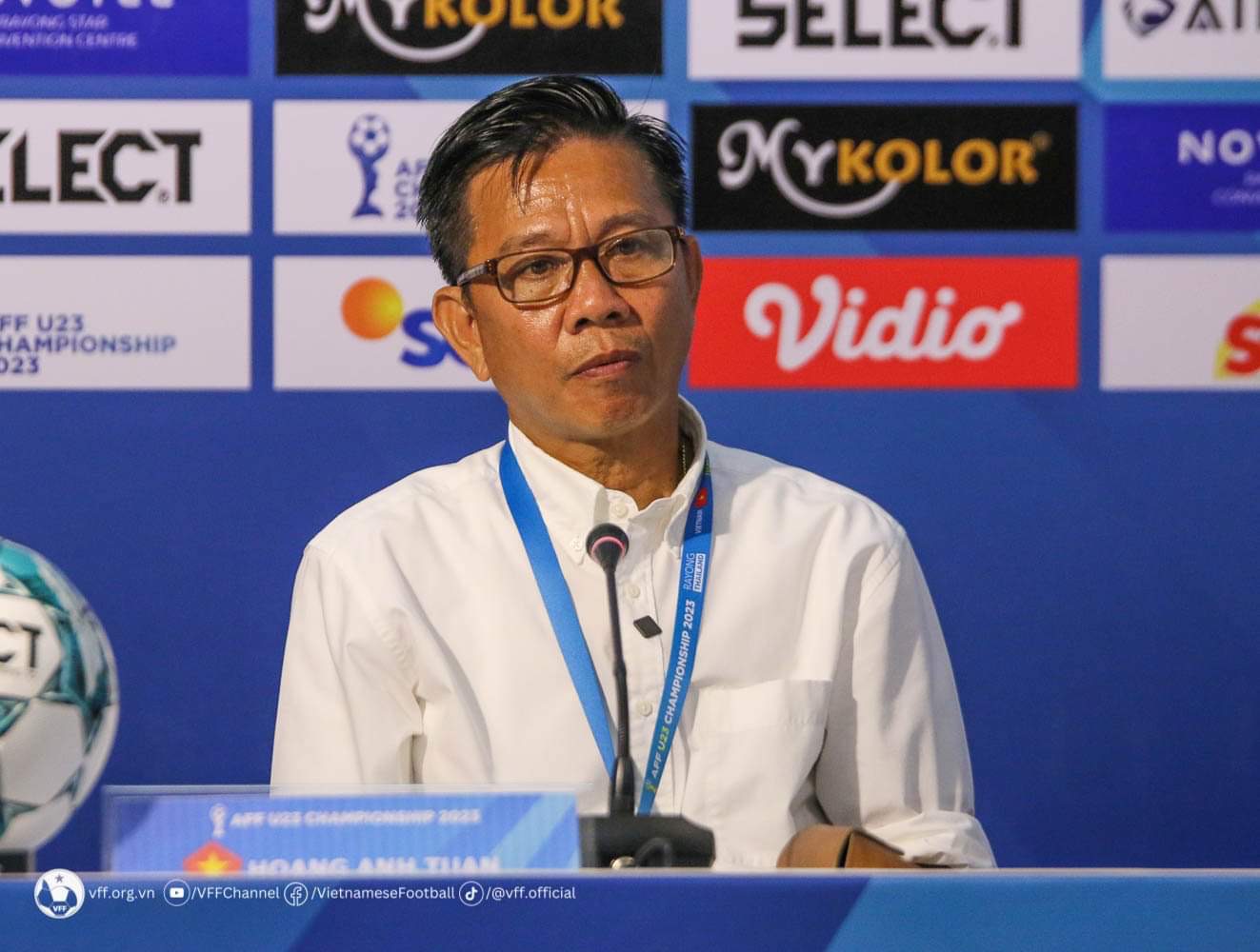HLV Hoàng Anh Tuấn HLV Hoang Anh Tuan