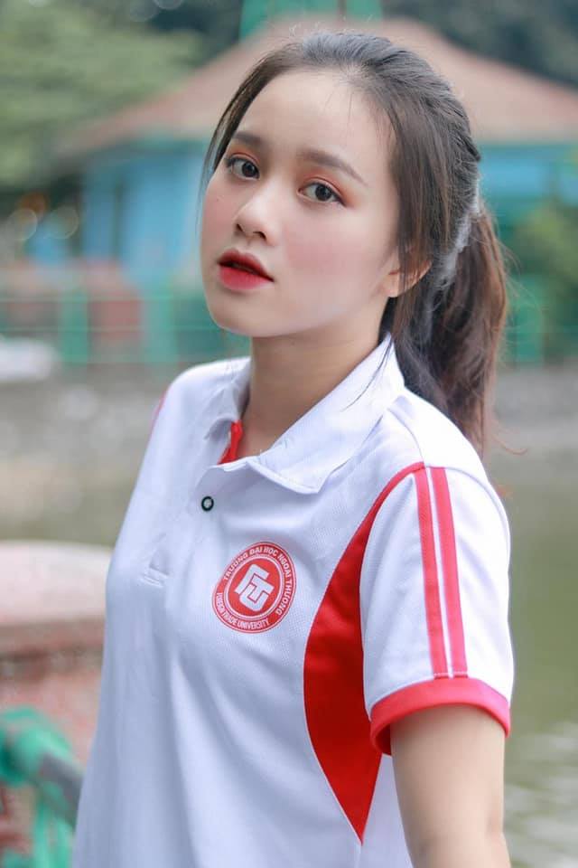 Nhâm Mạnh Dũng tình tứ cùng bạn gái hot tiktoker 4