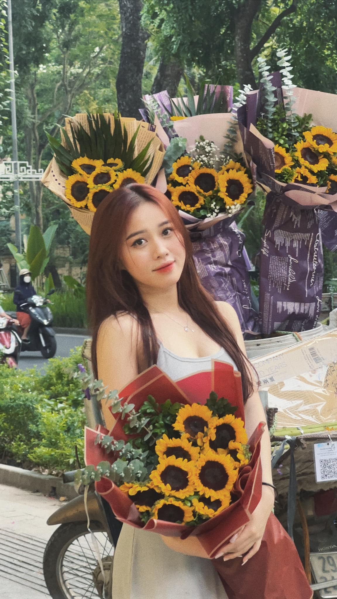 Nhâm Mạnh Dũng tình tứ cùng bạn gái hot tiktoker 11