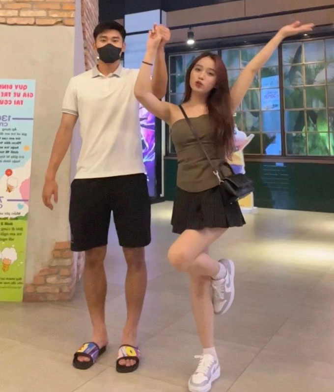 Nhâm Mạnh Dũng tình tứ cùng bạn gái hot tiktoker 2