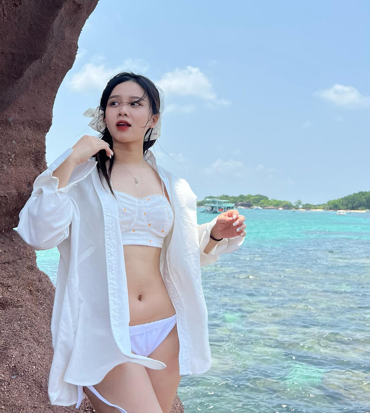 Nhâm Mạnh Dũng tình tứ cùng bạn gái hot tiktoker 8