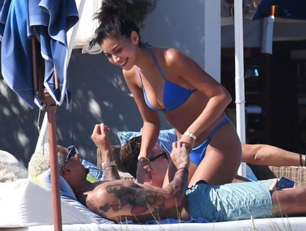 Dele Alli và bạn gái xinh đẹp táo bạo trước ống kính 4