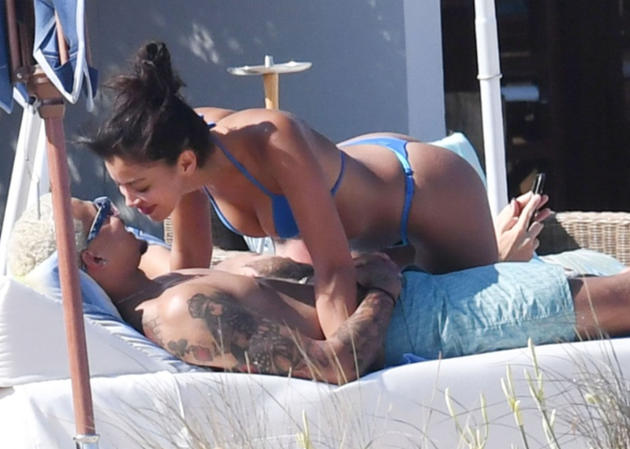 Dele Alli và bạn gái xinh đẹp táo bạo trước ống kính 3