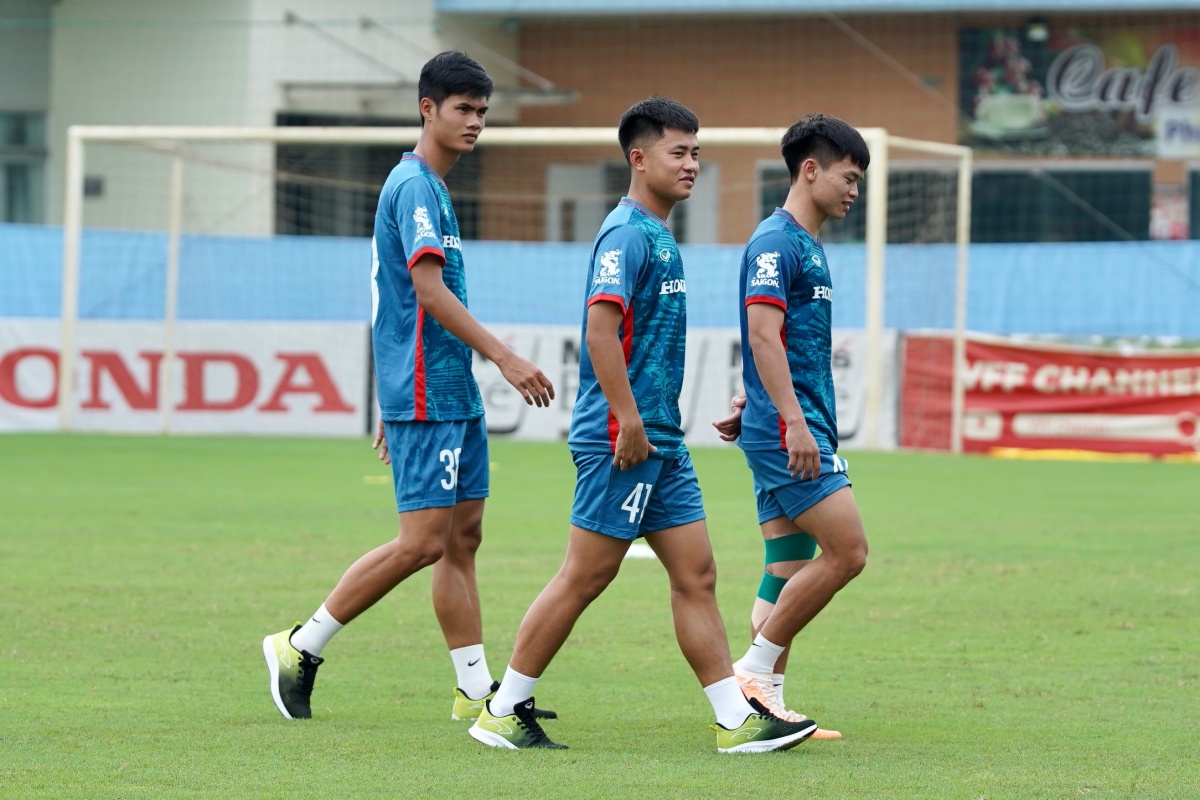 Tiến Linh kèm chặt Tuấn Anh trong buổi tập cùng U23 Việt Nam 7