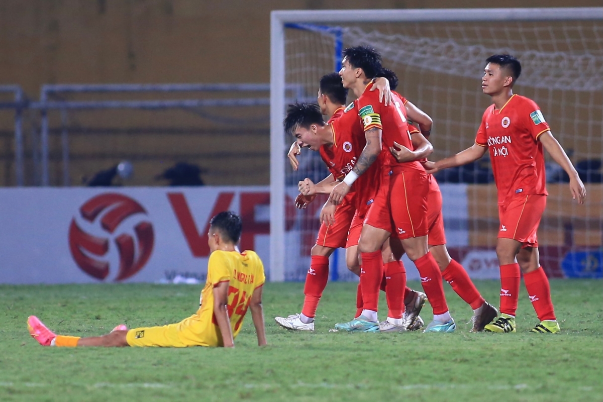 CAHN lên ngôi vô địch sau trận cầu quyết liệt với Thanh Hoá 8 CAHN lên ngôi vô địch sau trận cầu quyết liệt với Thanh Hoá 8