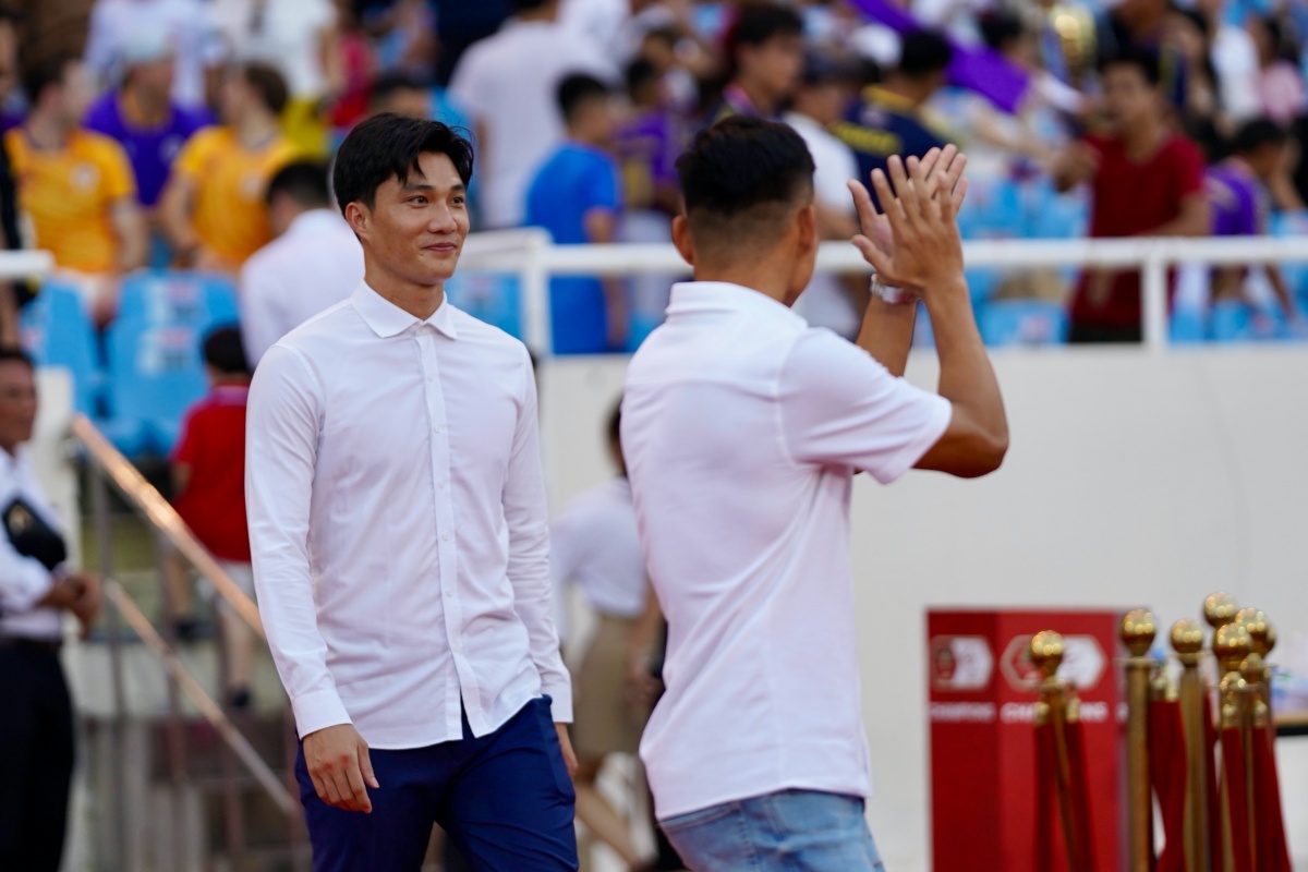 Văn Hoàng, Xuân Mạnh cực bảnh trong ngày ra mắt CLB Hà Nội 2