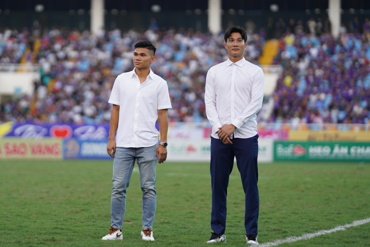 Văn Hoàng, Xuân Mạnh cực bảnh trong ngày ra mắt CLB Hà Nội 3