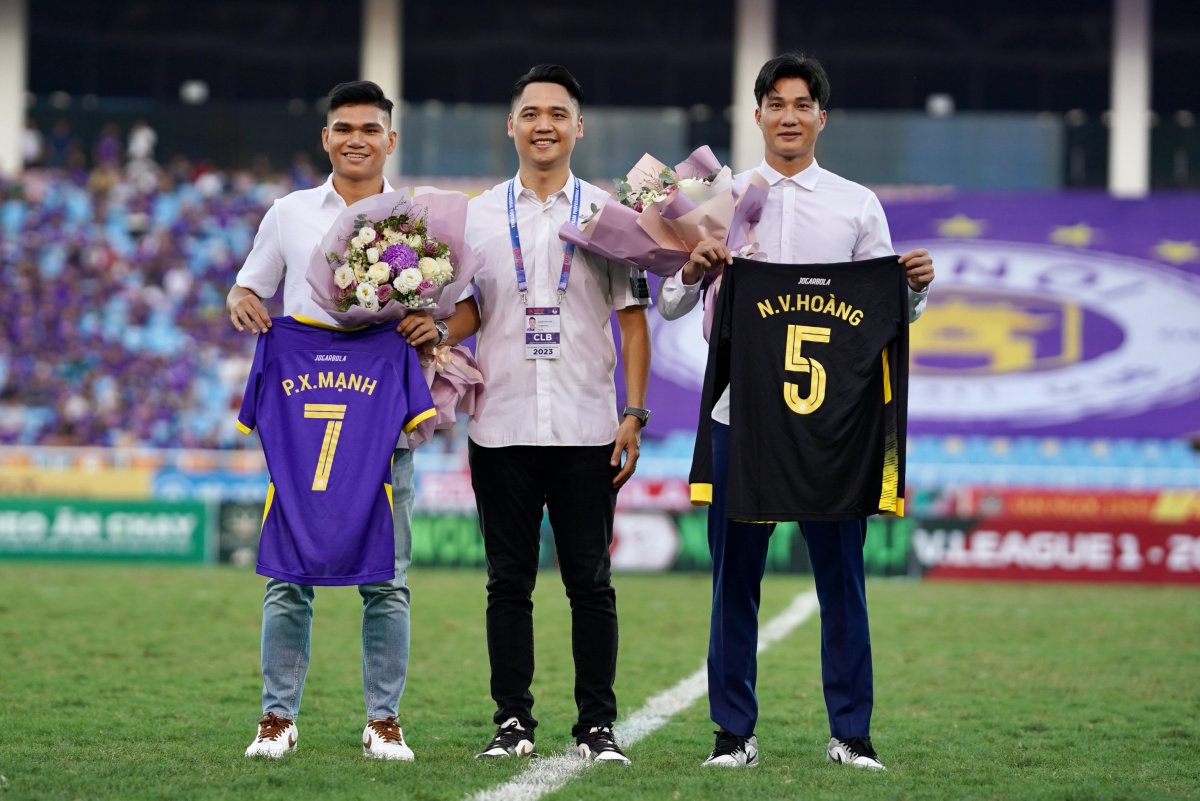 Văn Hoàng, Xuân Mạnh cực bảnh trong ngày ra mắt CLB Hà Nội 5