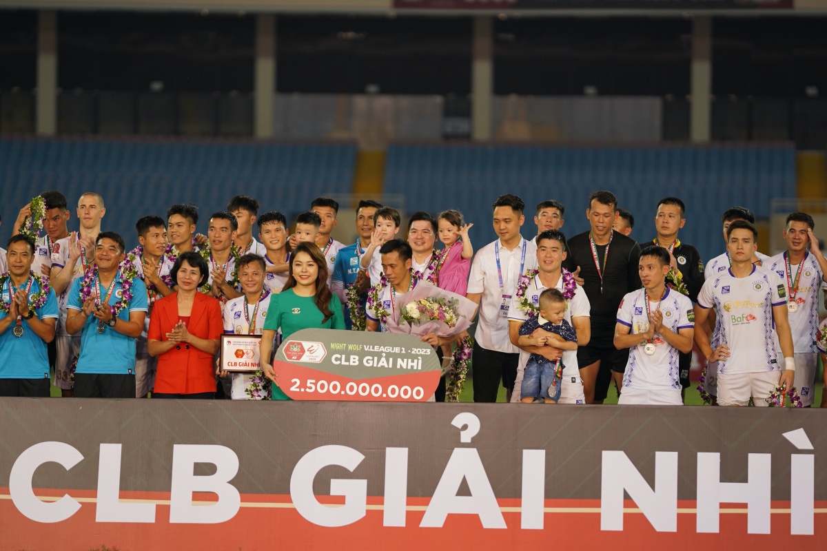 Văn Hoàng, Xuân Mạnh cực bảnh trong ngày ra mắt CLB Hà Nội 8