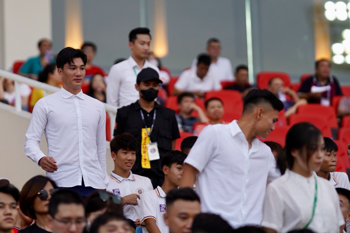 Văn Hoàng, Xuân Mạnh cực bảnh trong ngày ra mắt CLB Hà Nội 1