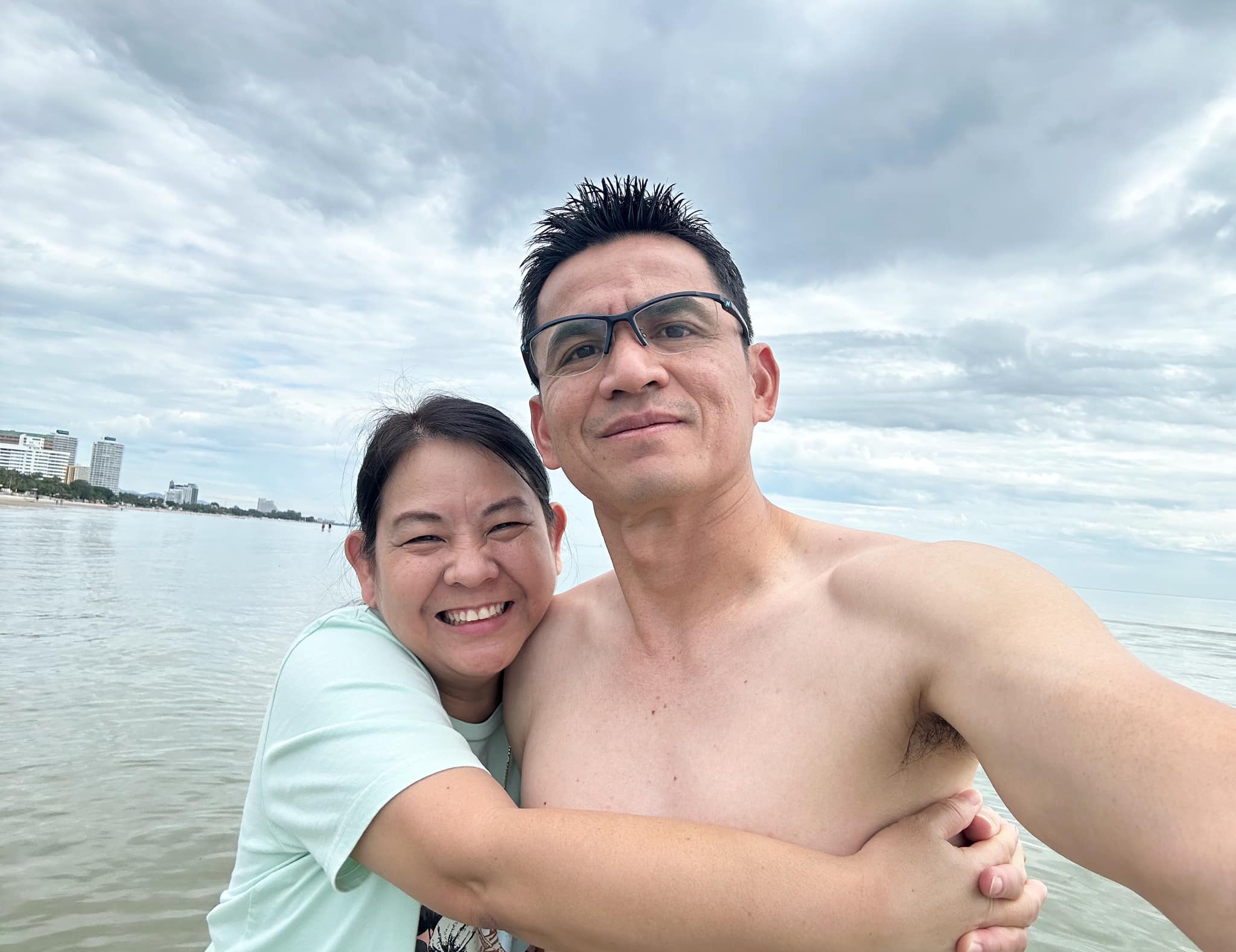 HLV Kiatisuk vi vu cùng gia đình trước khi trở lại Việt Nam 6