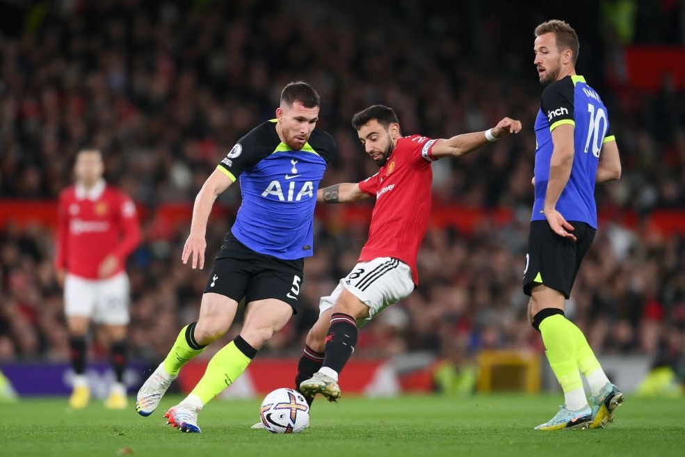 MU duoc de nghi chieu mo Hojbjerg