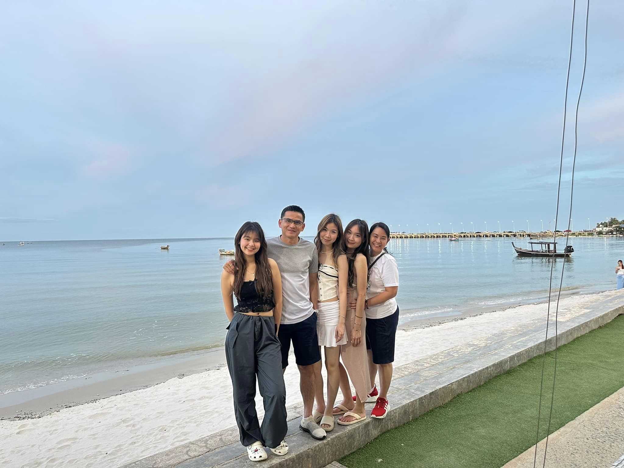 HLV Kiatisuk vi vu cùng gia đình trước khi trở lại Việt Nam 1