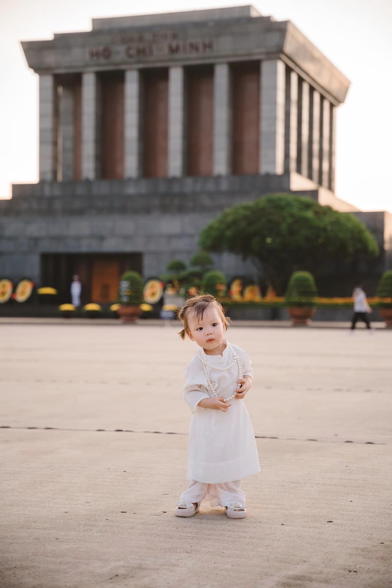 Bộ ảnh mừng Tết Độc Lập của gia đình Quế Ngọc Hải gây sốt 2