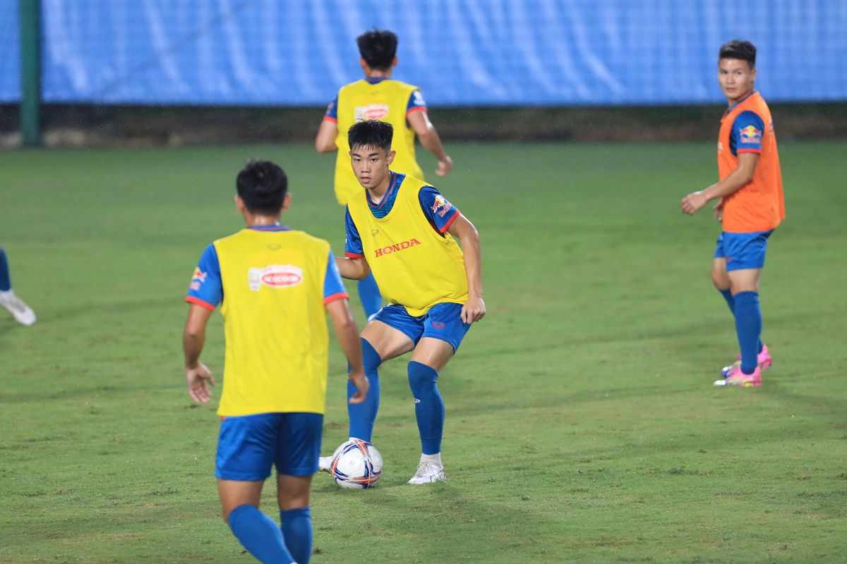 Cầu thủ hay nhất giải HNQG thần tượng Văn Toàn 1