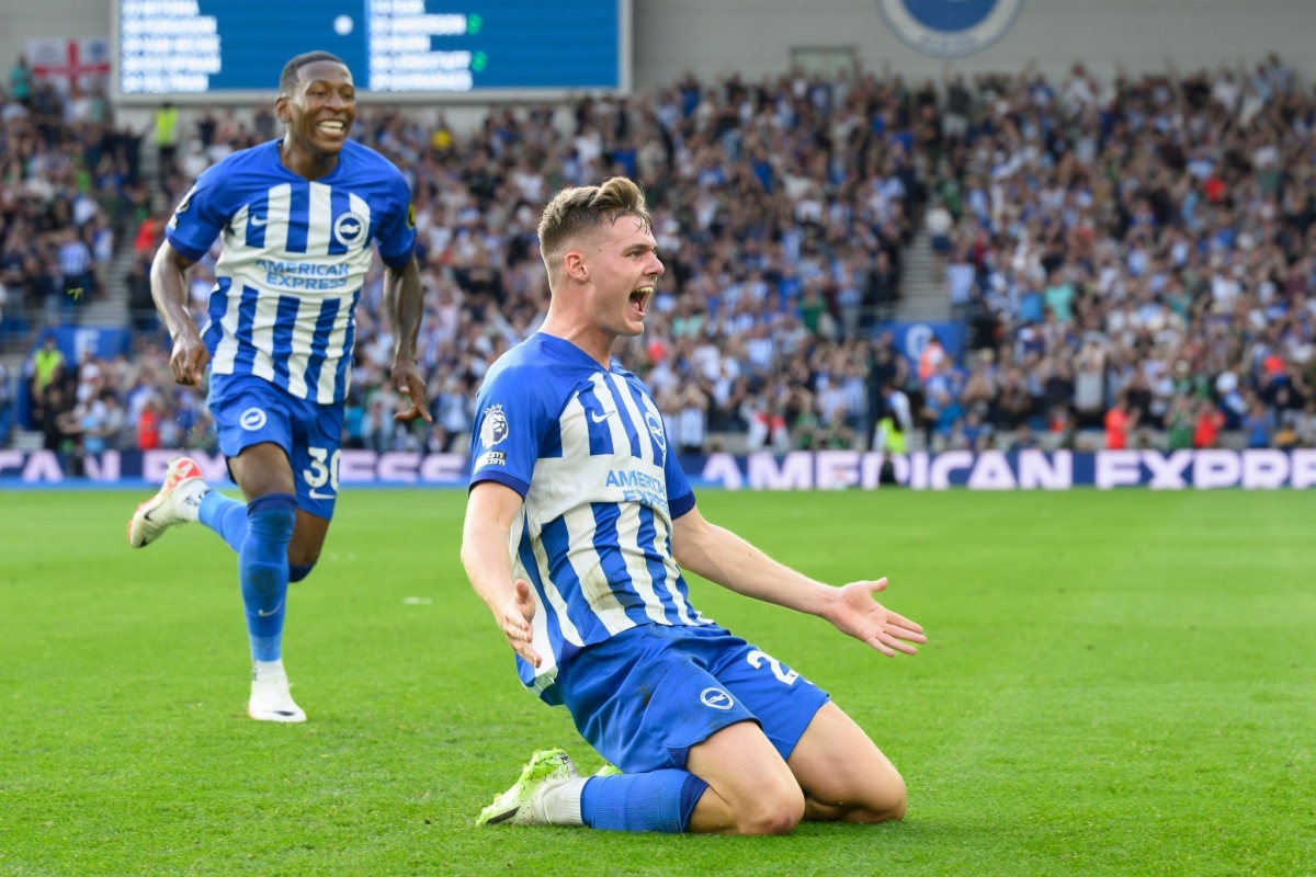 Evan Ferguson lap hattrick Premier League o tuoi 18