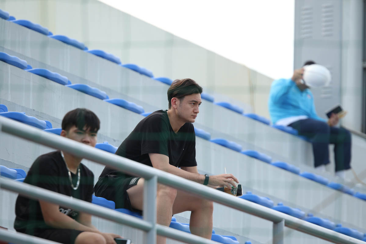 Đặng Văn Lâm làm điều đặc biệt với đàn em U23 Việt Nam 1