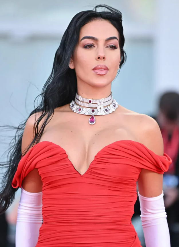 Georgina Rodriguez nổi bật tại Liên hoan phim Venice 1