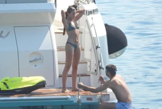 Gerard Pique và tình trẻ kém 12 tuổi vui đùa ở Croatia 4