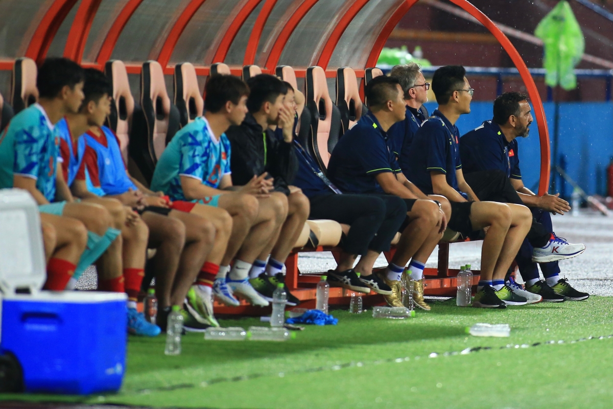 Hành động đẹp của Khuất Văn Khang sau trận thắng U23 Yemen 2