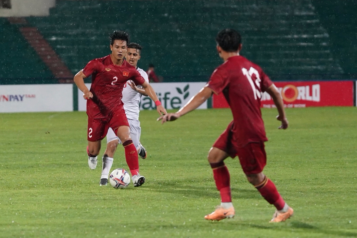 U23 Việt Nam thắng nhọc trong ngày Việt Trì mưa nặng hạt 2