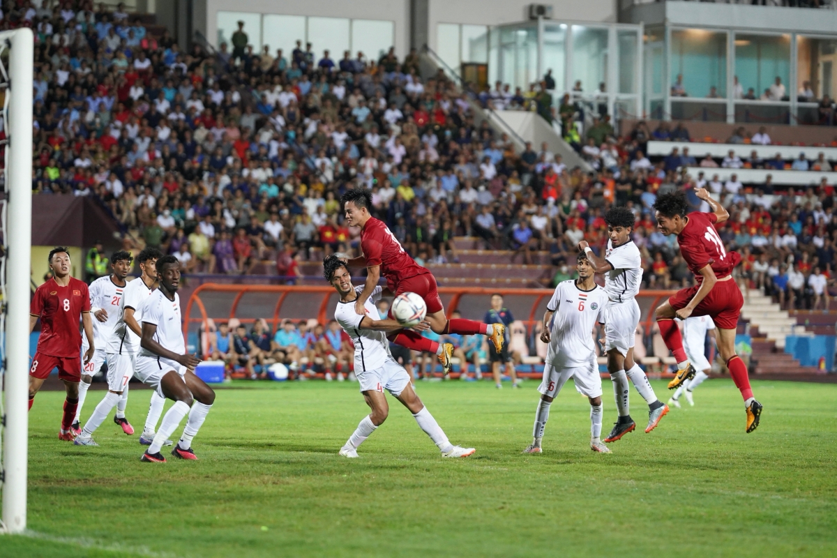 U23 Việt Nam thắng nhọc trong ngày Việt Trì mưa nặng hạt 3