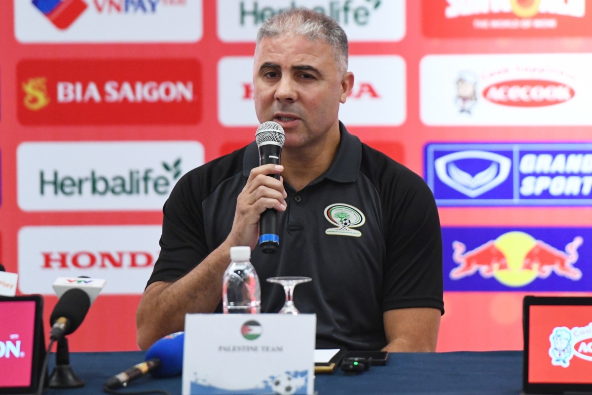 HLV Makram Daboub cua dT Palestine chia se truoc tran Viet Nam