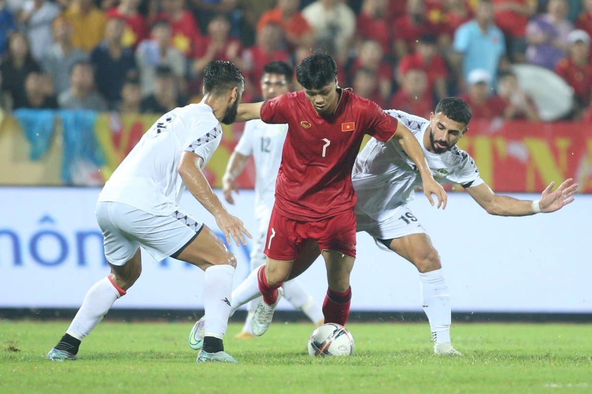 Cong Phuong dT Viet Nam vs Palestine 11/9