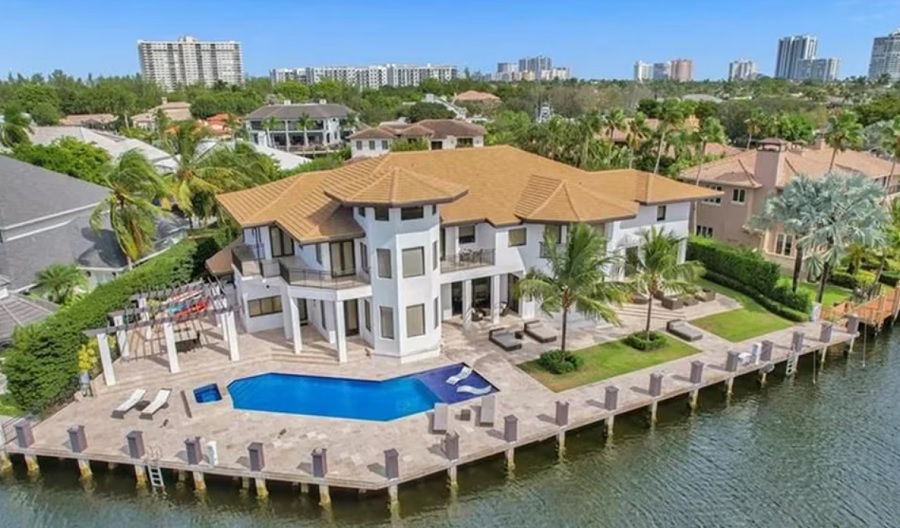 Chiêm ngưỡng biệt thự cực đẹp mà Messi mới tậu 10