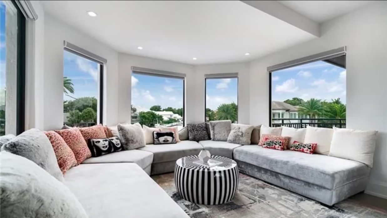 Chiêm ngưỡng biệt thự cực đẹp mà Messi mới tậu 3