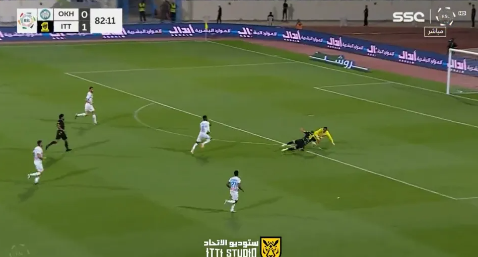 Tình huống bỏ lỡ cơ hội đầy bất ngờ của Karim Benzema 2