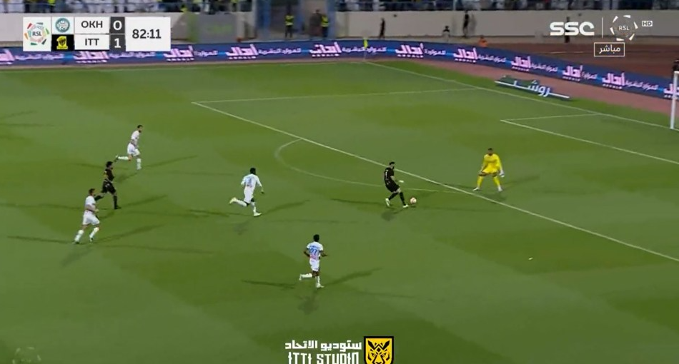 Tình huống bỏ lỡ cơ hội đầy bất ngờ của Karim Benzema 1