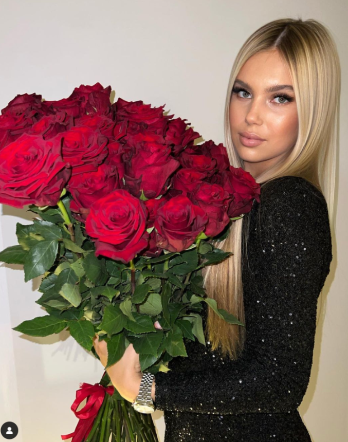 Chiêm ngưỡng nhan sắc tuyệt đẹp của bạn gái Dominik Szoboszlai 8